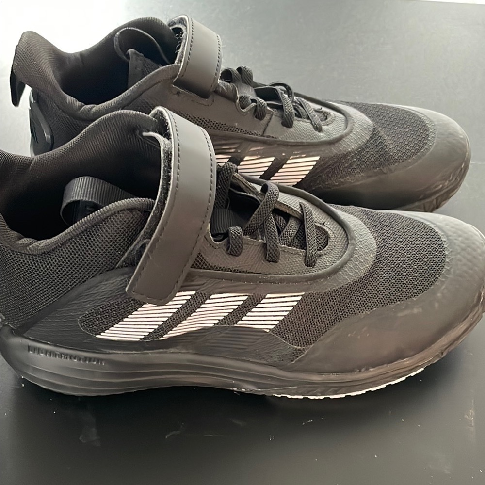 Boy’s Black Basketball Shoes